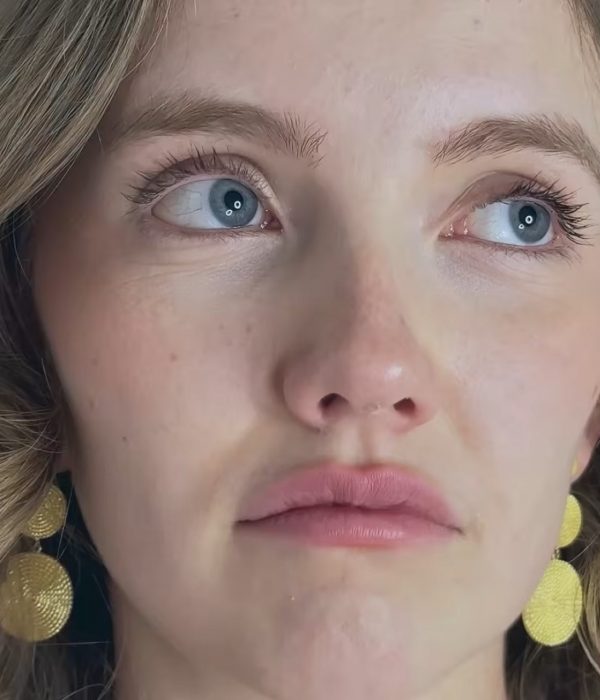 Pygmalion hat den echten Frauen abgeschworen. Seine Treue gilt Galatea, der perfekten Frau, die er in einem Computer-Programm erschaffen hat. Doch als die Göttin Aphrodite sie real macht, hat Galatea ihre eigenen Pläne – das ist die Prämisse des feministischen Kurzfilms „Galatea“. © Renée Marie Maier 2025